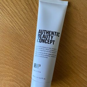 Authentic beauty concept shaping cream